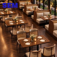 Ensemble de tables et chaises de restaurant haut de gamme SEM en bois massif et rotin tressé pour cafés et restaurants occidentaux