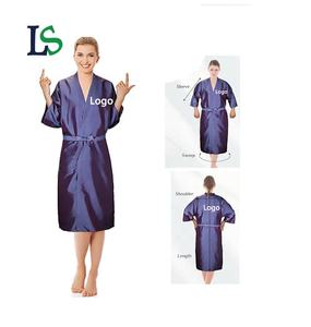 Púrpura Mancha Poliéster Peluquería Kimono Belleza Spa Vestidos Batas personalizadas para salón - Product Image 1