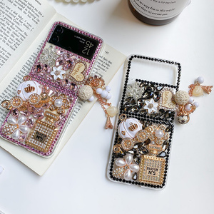 <span class=keywords><strong>Coque</strong></span> de <span class=keywords><strong>téléphone</strong></span> en diamant faite à la main de luxe pour <span class=keywords><strong>Samsung</strong></span> <span class=keywords><strong>Z</strong></span> <span class=keywords><strong>Flip</strong></span> 3 <span class=keywords><strong>4</strong></span> 5 6 couverture arrière en strass pliante pour <span class=keywords><strong>Samsung</strong></span> Galaxy <span class=keywords><strong>Z</strong></span> Fold 6 5 <span class=keywords><strong>4</strong></span> 3 - Product Image 3