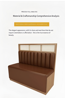 Japanse stijl eettafelset van massief hout met aan de wand gemonteerde banken en fauteuils voor hotel- en restaurantgebruik