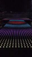 Plancher de danse LED sans fil à pixels magnétiques 8x8 avec tunnel temporel 3D, lumière RGB, matrice lumineuse en PVC IP65, contrôle DMX512 et CRI90 pour les danseurs