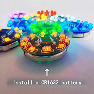 Lumière LED magnétique rotative 10 couleurs avec batterie CR1632 pour modèles, commande par interrupteur magnétique - Product Image 3