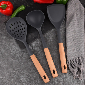 Silicona 3 piezas utensilios de cocina de grado alimenticio herramientas de silicona con mango de madera juego de cocina utensilios de cocina - Product Image 1