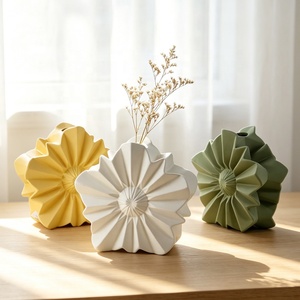 Vase en céramique rustique de style nordique antique YBH pour la maison, décoration de table de luxe vintage pour <span class=keywords><strong>fleurs</strong></span>, vases en céramique personnalisés - Product Image 1