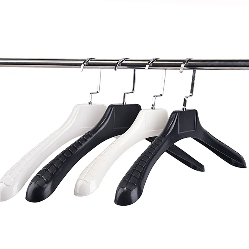 China Rack Manufacturer Nice Natural Black White Color Anti-Slip Plastic Appearance Plastic Hanger For Coat And Clothes