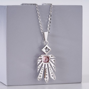 Collar de Diamantes Cultivados en Laboratorio de Oro de 14K con Colgante para Mujer, Joyería de Lujo con Diamantes Brillantes y Diseño Elegante y Atemporal - Product Image 3