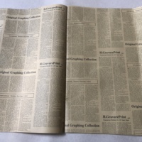 Papier crépon antique pour emballer des journaux anciens, des fleurs et du vin