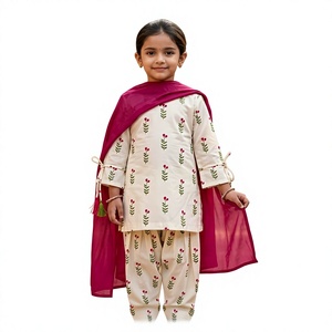Ensemble Salwar en coton pour femme, style hiver, avec manches fantaisie à pompons, Kurta imprimée, pantalon et dupatta pour un usage quotidien décontracté - Product Image 1