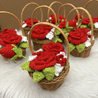 Mini panier en crochet fait main avec des roses rouges et des fraises, cadeau pour la fête des enseignants, décoration de la maison