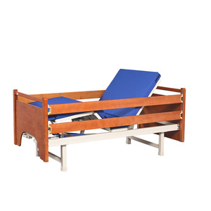 Lit d'hôpital Takusei TS-43 avec dossier et repose-jambes en bois, manivelle simple, pour usage en chambre - Product Image 1