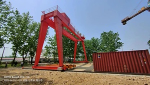 Grue à portique pour conteneurs certifiée ISO MU 10-50 tonnes Portée réglable 20-35 m pour port/aire de manœuvre ferroviaire avec système d'alimentation coulissant - Product Image 3