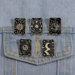 Broches de Esmalte de <span class=keywords><strong>Tarot</strong></span> Negros Personalizados con Sol, Luna y Estrellas, Broches de Bruja Oscura, Insignias de Solapa, Joyería Punk Gótica, Regalo para Amigos - Product Image 1