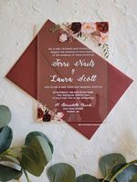Vente en gros de carte d'invitation de mariage en acrylique de luxe personnalisée 5*7 pouces en plexi clair givré A5 imprimé de fleurs douce 16 quinceanera