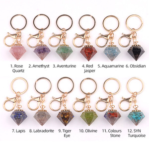 Porte-clés en cristal naturel - Pendentif en <span class=keywords><strong>pierre</strong></span> de guérison avec accessoires dorés - 12 variations de pierres précieuses pour la protection et le style - Product Image 2