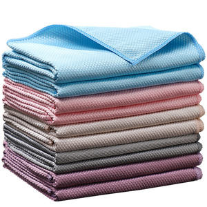 Serviette de nettoyage en microfibre 30x30cm à motif écailles de poisson – Sans peluches, séchage rapide, sans ourlet, réutilisable pour cuisine, salle de bain et balcon - Product Image 1