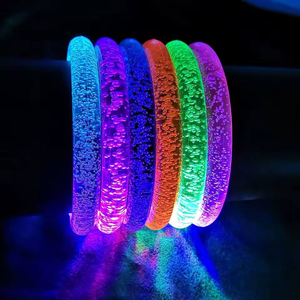 6 bracelets LED en plastique clignotants et lumineux pour enfants et adultes, idéaux pour mariages, anniversaires et fêtes phosphorescentes - Product Image 2