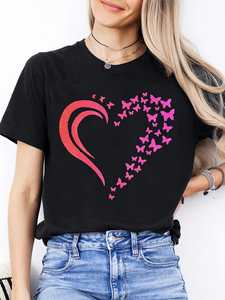 T-shirt da donna girocollo per San Valentino, motivo cuore e farfalla, tema amore, moda casual, manica corta, 100% cotone - Product Image 1