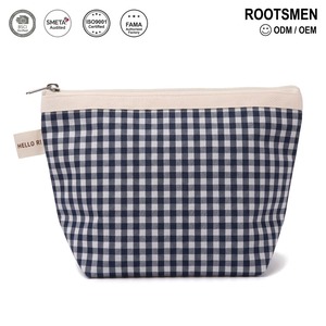 Bolsa de Maquillaje Trapezoidal Azul Marino y Blanca con Diseño a Cuadros, Bolsa de Cosméticos con Ribete de Lona, Cierre Superior, Poliéster a Cuadros, Logotipo Personalizado OEM, Portátil - Product Image 5