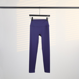 ขายส่งชุดโยคะฟิตเนส เสื้อผ้ากีฬาระบายอากาศ กางเกงเลกกิ้งเอวสูง และกางเกงขายาว 9 นิ้ว สำหรับใส่ด้านนอก - Product Image 4