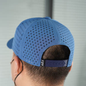 قبعة مثقبة بقطع بالليزر مقاومة للماء مع شعار تطريز 5 ألواح مخصصة - Product Image 2