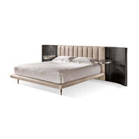 Magnifiques lits en cuir blanc à grande tête de lit et dossier haut pour couples, ensemble de chambre à coucher italien, lit king size de luxe de designer italien