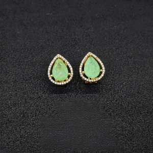 ต่างหูแบบติดหู 12509Kundan ชุบทอง ประดับมรกตทรงหยดน้ำ ดีไซน์ลายดอกไม้ ทำจากทองเหลือง เหมาะสำหรับงานแต่งงาน ของขวัญสำหรับงานปาร์ตี้ - Product Image 1