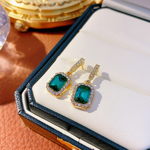 2024 mới thủy triều thời trang cá tính khí tất cả mọi thứ phù hợp với ngọc lục bảo Rhinestone hình học hình chữ nhật Bông tai - Product Image 2