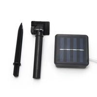 Lampes solaires LED sont enfilées partout dans l'étoile décoration de vacances de Noël extérieur jardin cour camping