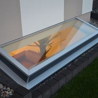 Villa moderne avec fenêtre de toit coulissante verticale intelligente à ouverture automatique, en verre trempé et cadre en alliage d'aluminium, très demandée