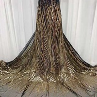 Robe en bas de gaze à rayures fines en stock, tissu de tulle en dentelle à paillettes, fond magnifiquement rayé pour la conception de vêtements