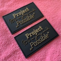 Étiquette en caoutchouc PVC avec logo de marque en relief 3D, toucher parfait, étiquette en caoutchouc 3D