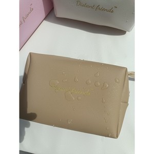 Bolsa de cosméticos Distant Friends, estuche de viaje morado resistente al agua con asa suave - Product Image 4