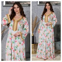 0397 Arabe Style Élégant Motif Floral Imprimé Cou et Manches Or Paillettes Ceinture Robe Robe au Moyen-Orient
