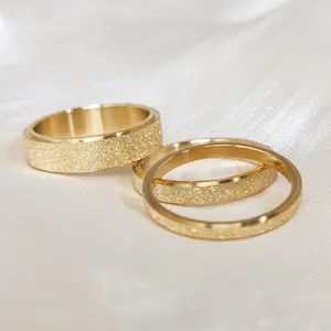 EManco 简约防过敏不锈钢戒指首饰镀金订婚婚礼情侣磨砂戒指男女款 - Product Image 1