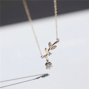 Colar Cristão Trendy em Prata Esterlina S925 com Banho de Ouro, Simples e Elegante, Pequeno Pingente de Folha de Ramos de Oliveira com Zircônia - Product Image 2