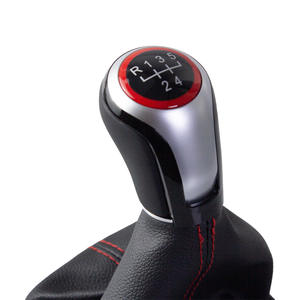 Poignée de levier de vitesse Audi en cuir avec ligne rouge, 5 ou 6 vitesses, ergonomique - Product Image 1