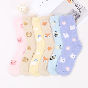 Otoño e Invierno señora moda peludo suave cálido calcetín Animal abeja <span class=keywords><strong>cerdo</strong></span> mujeres piso Coral polar Calcetines - Product Image 1