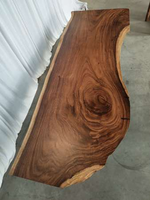 Prix réduit Plateau de table en bois massif avec bord naturel en résine époxy pour table à manger