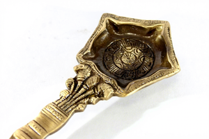 Lampe à huile antique en laiton Panchmukhi à cinq mèches avec motif Nag Head, lampe décorative traditionnelle Deepam pour la maison et le temple - Product Image 4