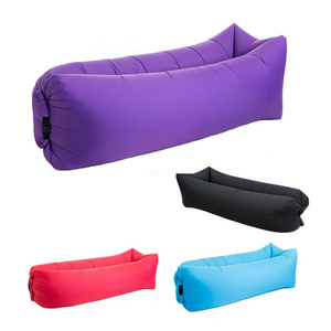Canapé gonflable moderne bleu et blanc à carreaux - Portable, pliable, sans pompe, idéal pour le camping, la plage et les pique-niques en plein air - Product Image 6