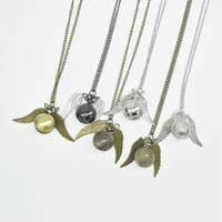 Horloge de poche en quartz en forme de ballon de snitch magique doré de style rétro classique avec chaîne, cadeau pour garçons et filles