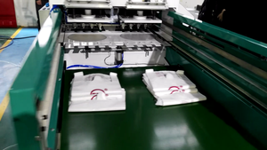 Máquina de fabricación de bolsas de polietileno de compras de plástico con asa de transporte automática de 2 líneas 400NT2 para hacer bolsas de camisetas - Product Image 6