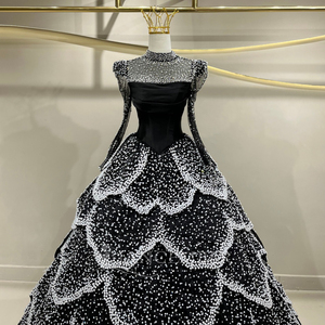Robe de soirée longue noire JFH86 avec perles florales, dentelle, appliques de cristaux et traîne chapelle naturelle - Product Image 3
