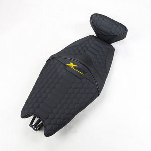 GANE se spécialise dans la production de nouveaux housses de selle de moto en cuir, design à motif hexagonal : améliore l'adhérence et le confort pendant la conduite. - Product Image 4