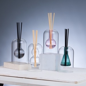 Bottiglia di aromaterapia in vetro stile piccolo libro rosso non stampato semplice in ornamenti bottiglia di olio essenziale di vetro e vasi di cristallo - Product Image 1