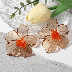 Pendientes de flores grandes de acrílico transparente, estilo retro europeo y americano, a la moda, venta al por mayor para mujeres. - Product Image 2