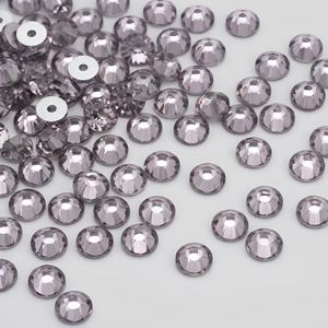 Traumhafte 5mm Rauchmauve Epoxidharz Strassperlen <span class=keywords><strong>mit</strong></span> Flacher Rückseite und Mittelloch zum Annähen für Kronleuchter, Ohrringe und Kleidungsherstellung in Diamantform - Product Image 3