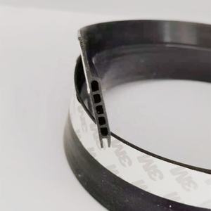 <span class=keywords><strong>Bande</strong></span> d'étanchéité inférieure de porte en silicone <span class=keywords><strong>Bande</strong></span> d'étanchéité de porte traitée de coupe personnalisable - Product Image 5