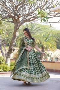 Jacquard de viscosa pura Dyable más vendido con lentejuelas bordadas trabajo Lehenga Choli para fiesta de boda y ocasión de Festival - Product Image 4