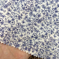 Tela de Algodón Seersucker con Estampado Floral Azul Marino, 80GSM 80S, Ligera y Transpirable, Disponible al por Mayor para Vestidos y Blusas